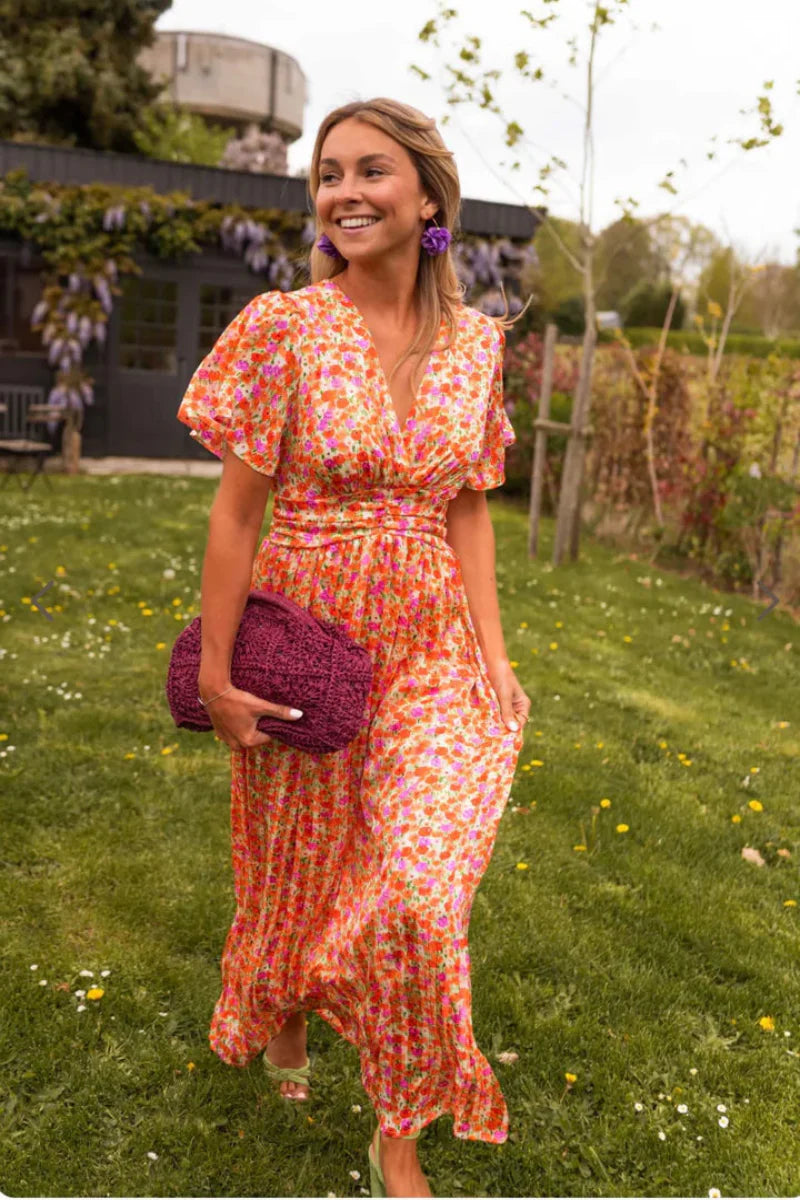 KYNAVA – MAXI SUKIENKA Z DEKOLTEM W SZCZYT I KWIATOWYM NADRUKIEM